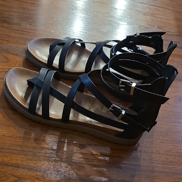 me too Shoes - Me Too Black Strappy Sandals